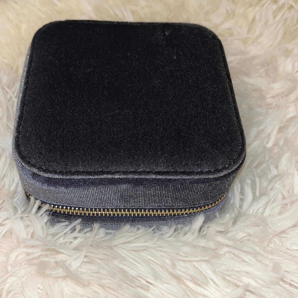 Loft travel jewelry box